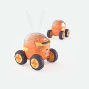 Projektor kosmiczny dla dzieci MOB w kształcie robota z dużymi kółkami i pomarańczowym korpusem