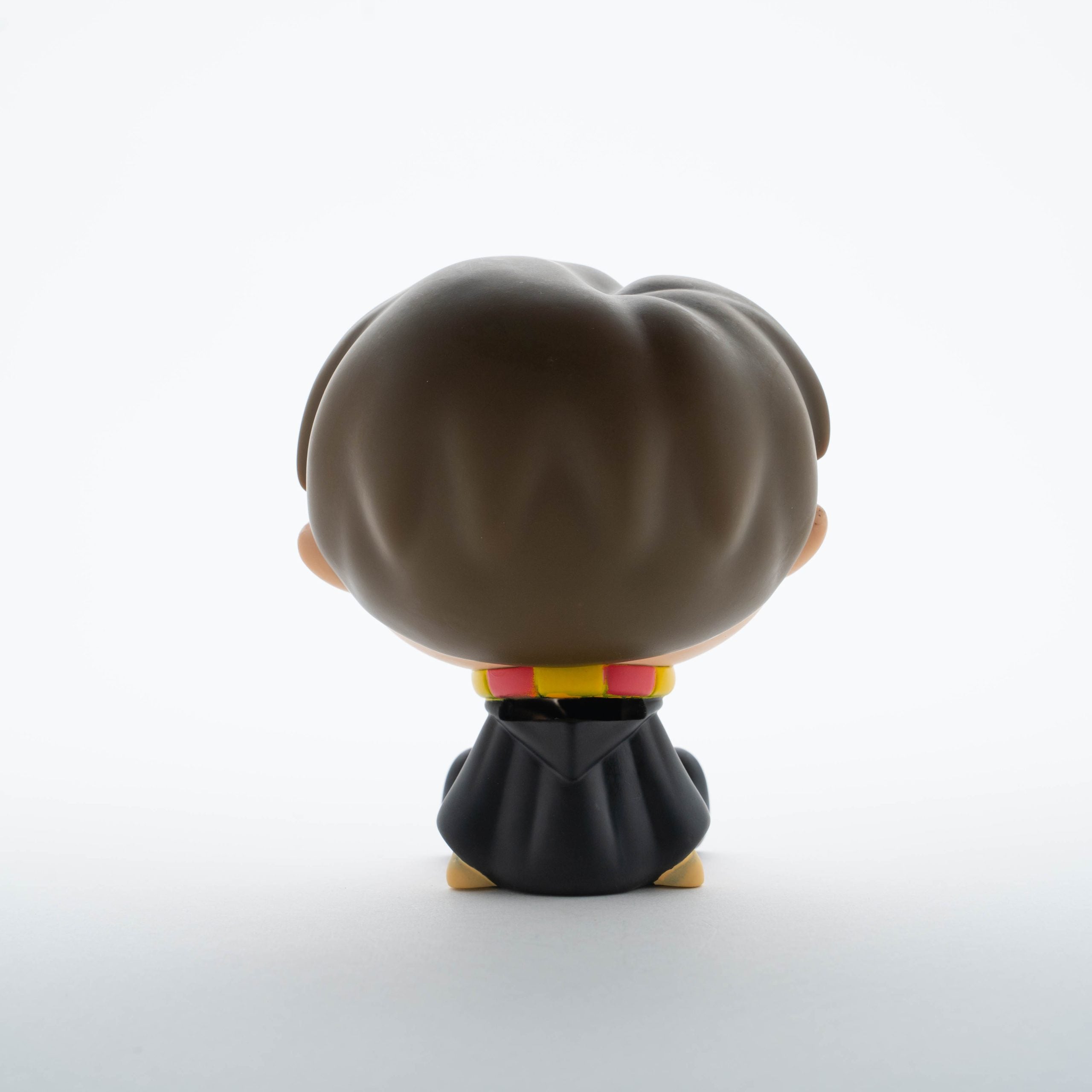 Plastoy skarbonka Harry Potter w stylu figurki z brązowymi włosami i czarnym płaszczem