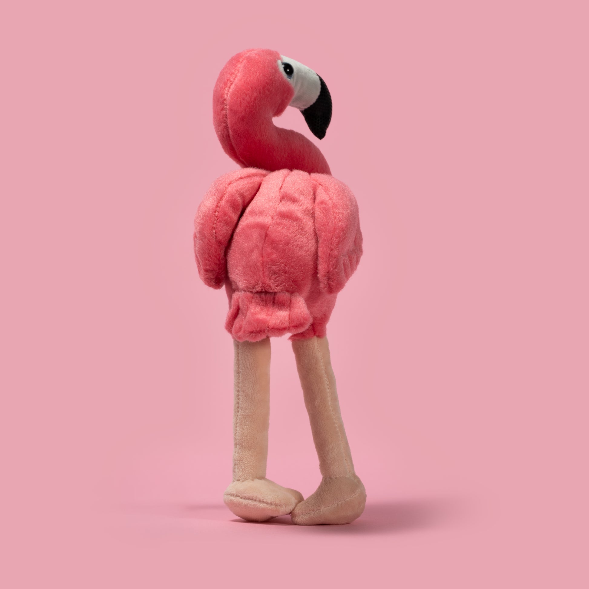 Pluszak flaming Wild Planet w różowym kolorze na jednolitym różowym tle
