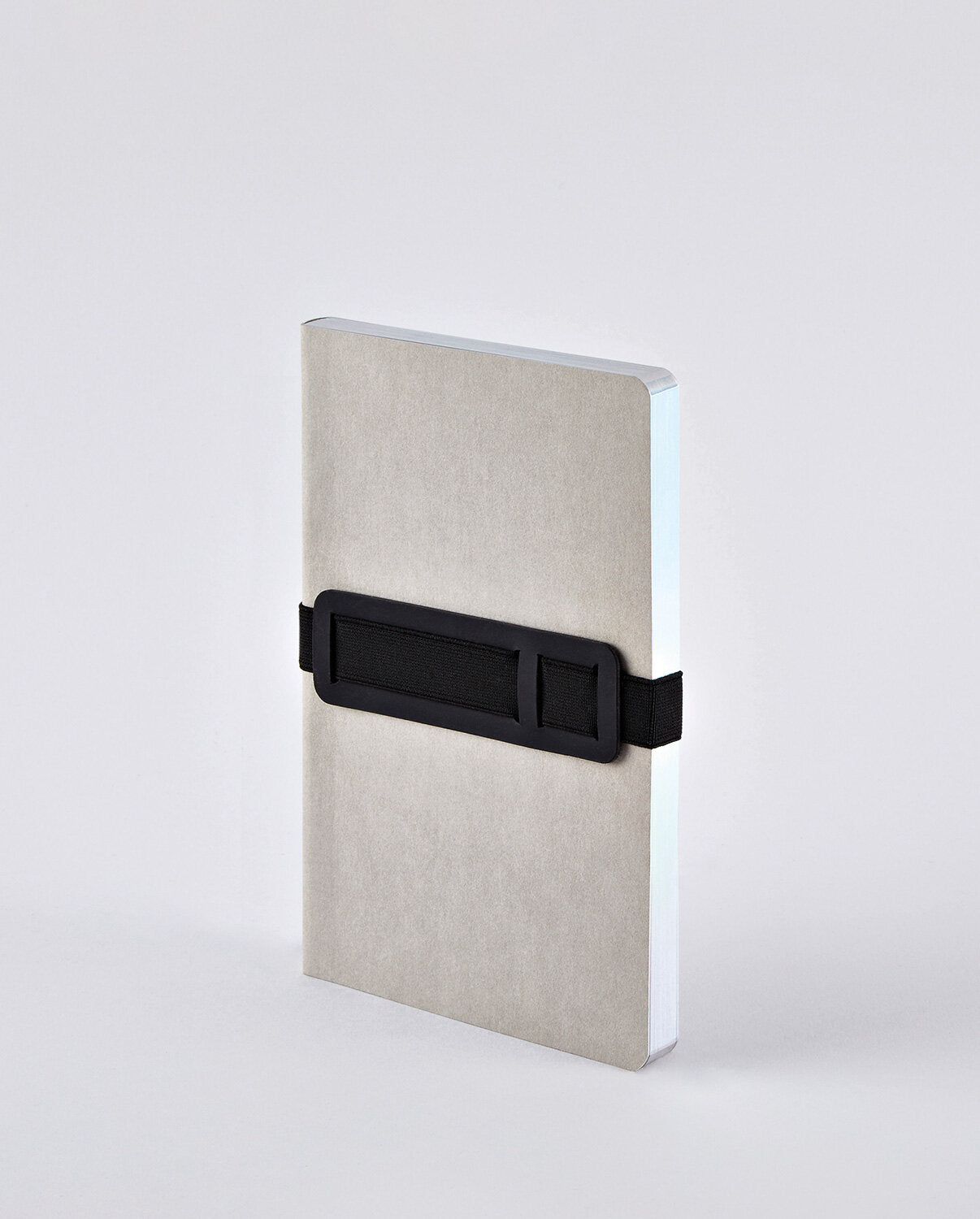 Notatnik Voyager M szary z elastyczną czarną opaską do zamykania i prostą okładką