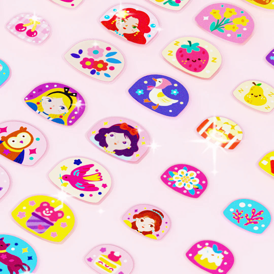 Naklejki na paznokcie dla dzieci z kolorowymi wzorami postaci, zwierząt i owoców
