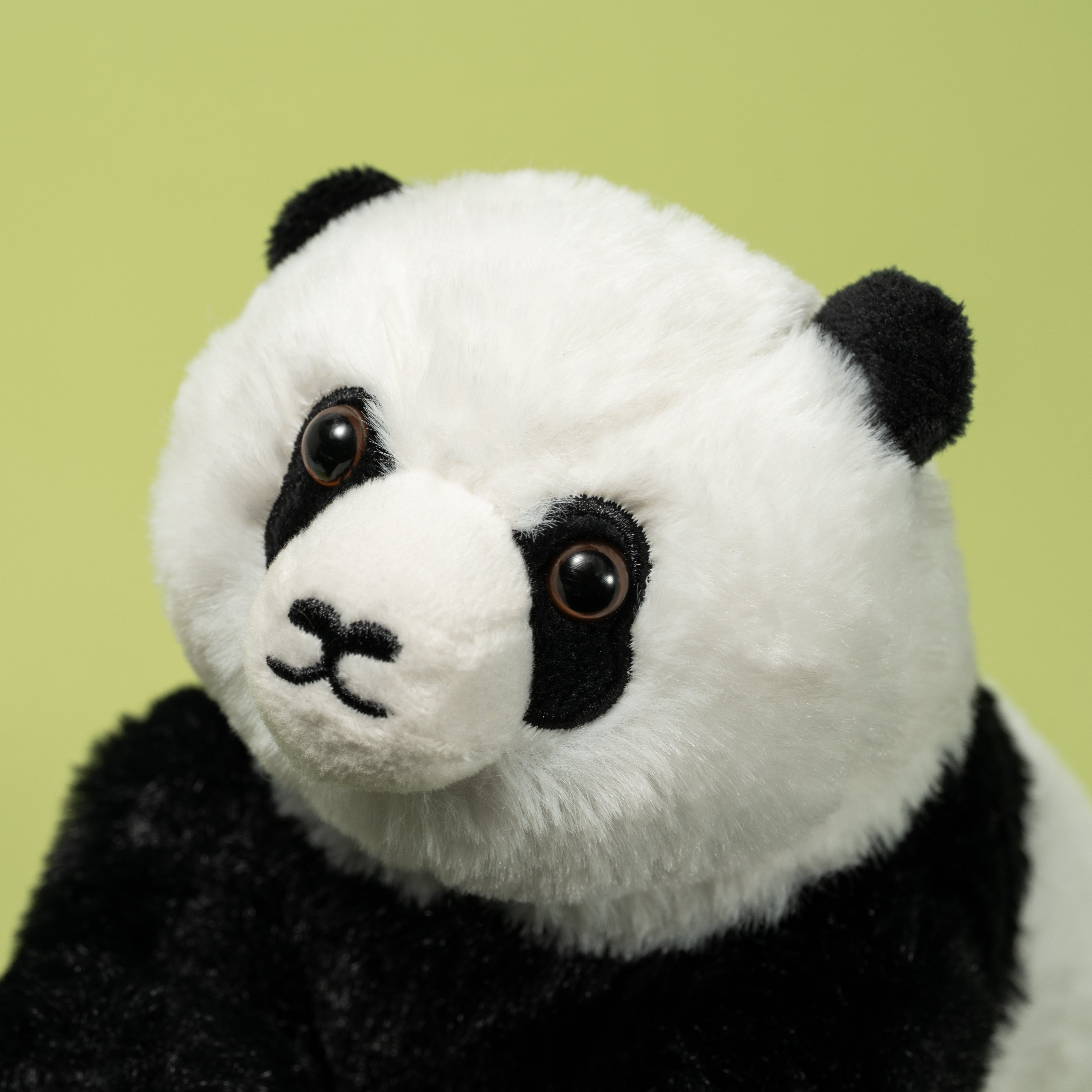 Miękki pluszak panda dla dzieci z czarno-białym futerkiem idealny do przytulania