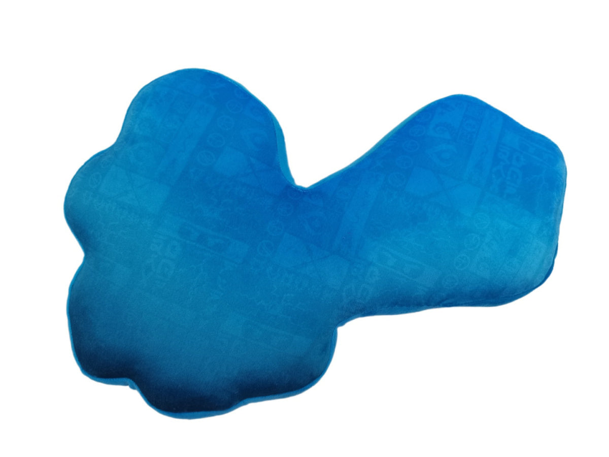 Niebieska poduszka LEGO Ninjago Nya o oryginalnym kształcie i subtelnym wzorze