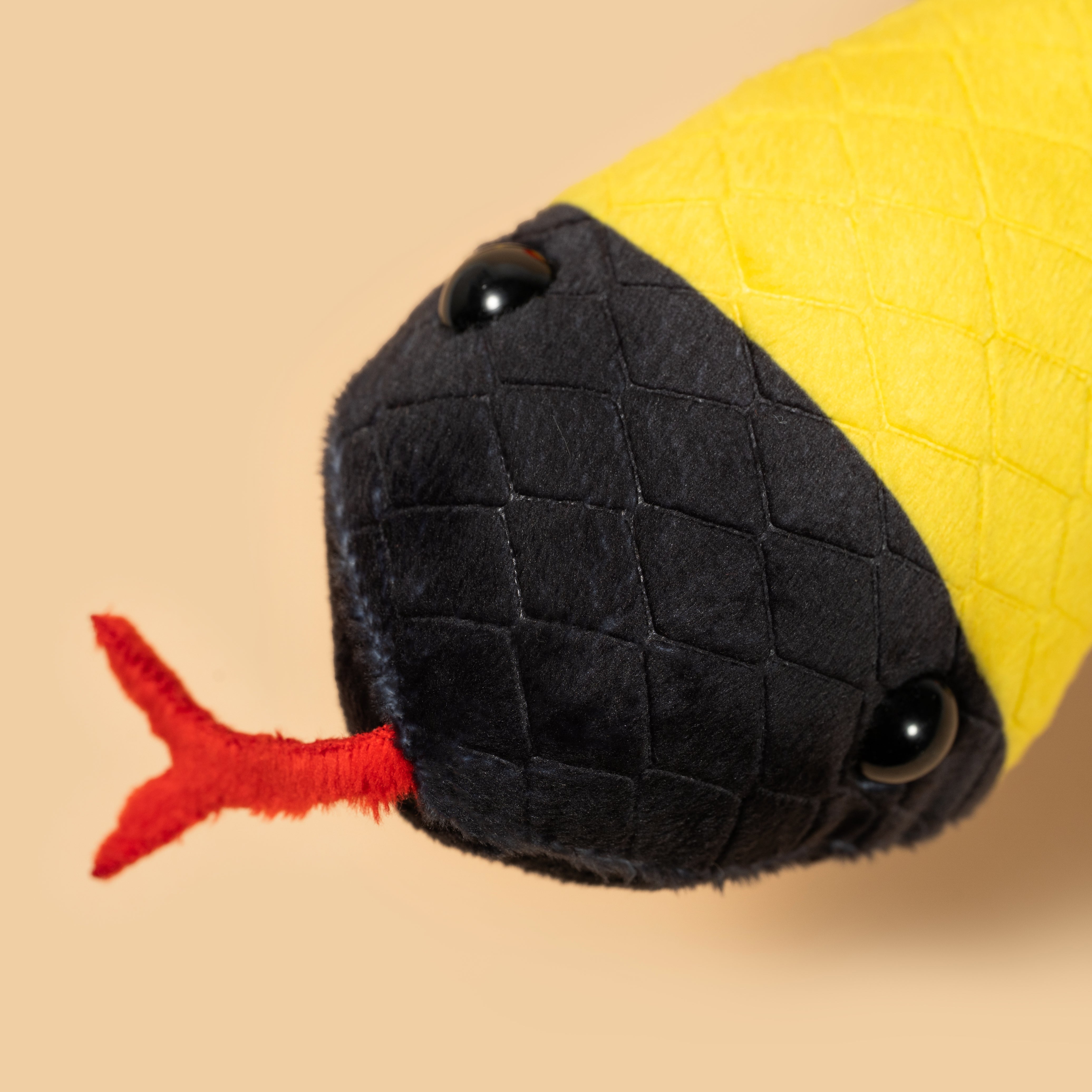 Pluszak wąż koralowy Wild Planet miękki czarno-żółty z czerwonym językiem