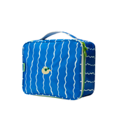 niebieska kosmetyczka wodoodporna dla dzieci z zielonym suwakiem i uchwytem na czarnym tle