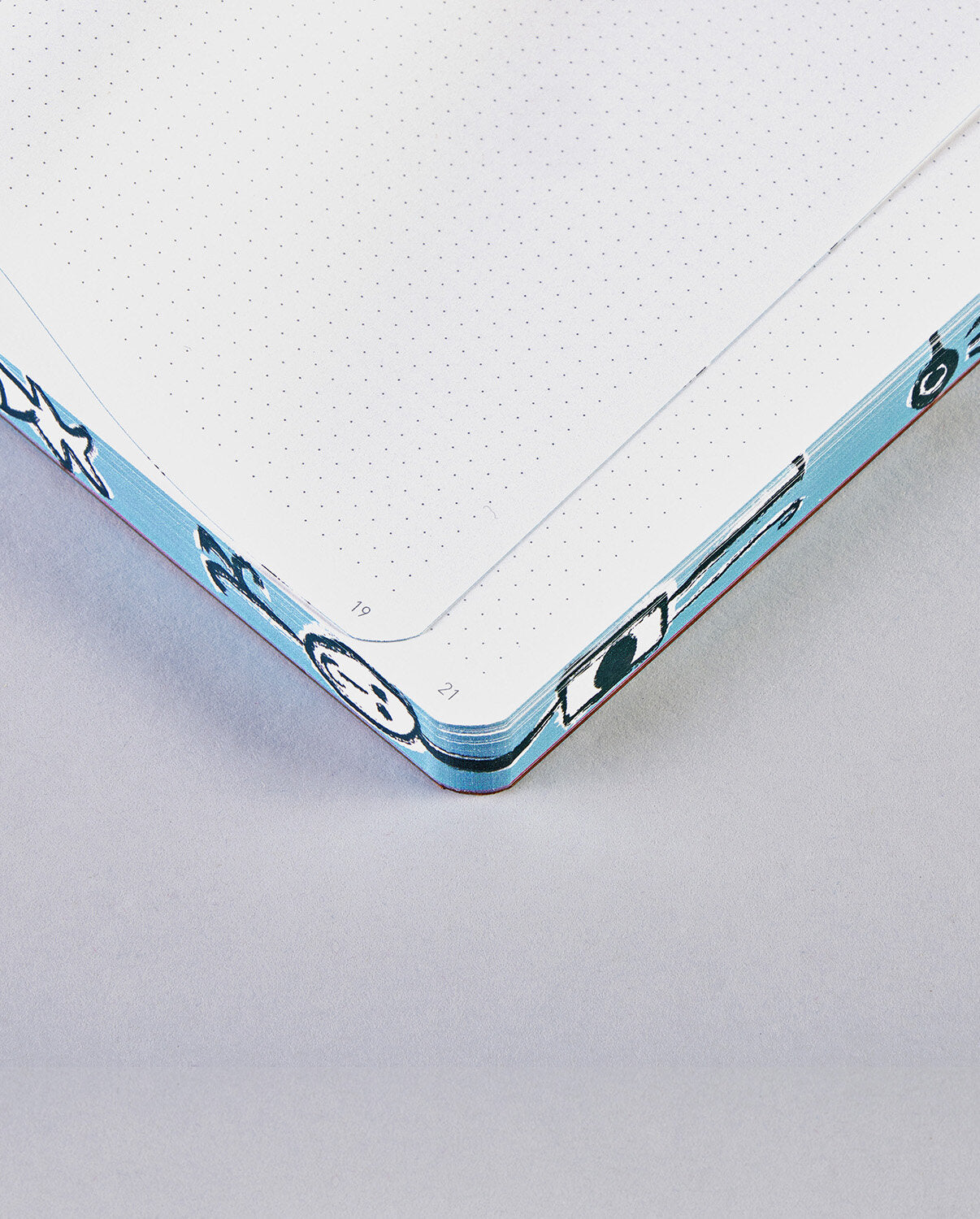 notatnik artystyczny Day Dreamer z kropkowanymi kartkami i kolorową obwolutą od BV JACOB COMPANY