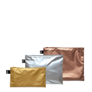 Zestaw saszetek metalicznych LOQI w złotym, srebrnym i miedzianym kolorze na czarnym tle