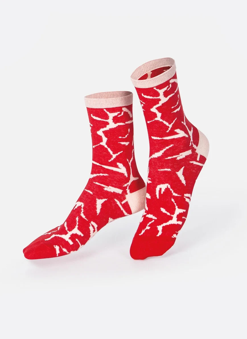 Czerwone skarpetki steak dla dorosłych z wzorem przypominającym stek od EMS
