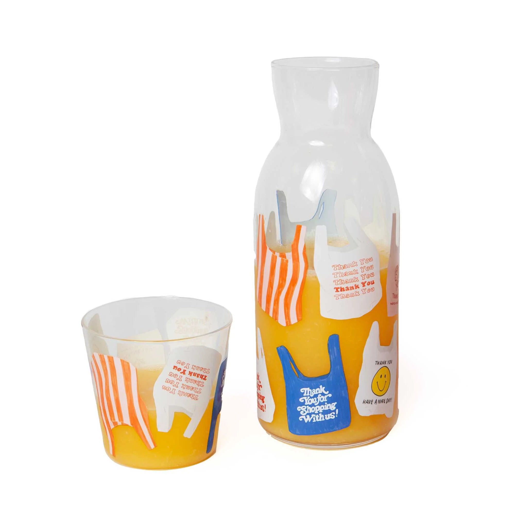 Karafka i szklanka z nadrukiem kolorowe wzory toreb na białym tle od WABOBA AB