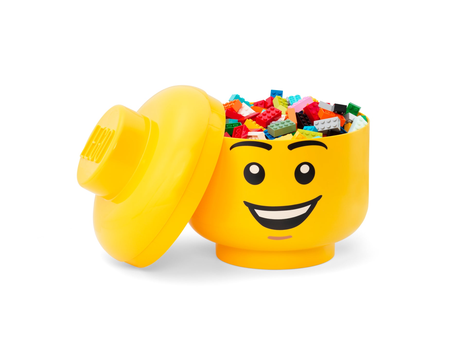 Pojemnik LEGO głowa chłopiec w żółtym kolorze z uśmiechniętą twarzą i kolorowymi klockami LEGO w środku