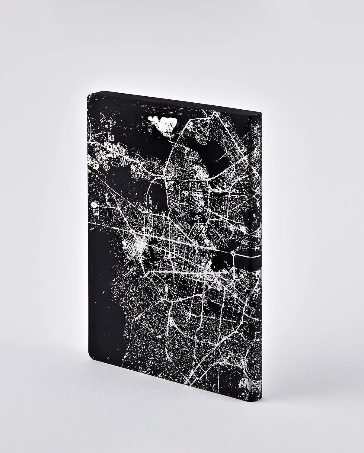 Notatnik Berlin Silver od BV JACOB COMPANY z czarno-białą mapą miasta na okładce