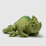 Pluszak kameleon od Wild Planet w kolorze zielonym z teksturą łusek i realistycznym wyglądem