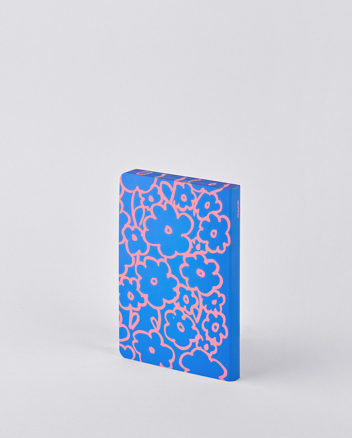 Notatnik kwiatowy BV JACOB COMPANY z niebieską okładką ozdobioną różowymi kwiatami