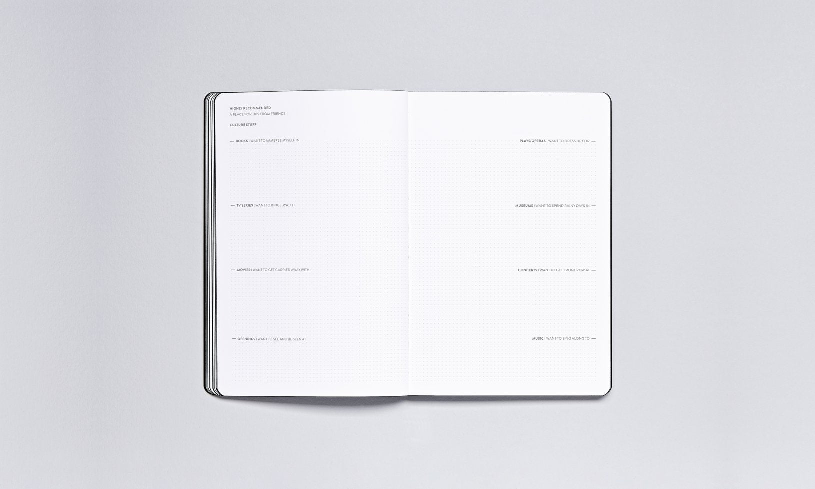 Otwarty kalendarz tygodniowy 2025 z minimalistycznym układem stron i miejscem na notatki