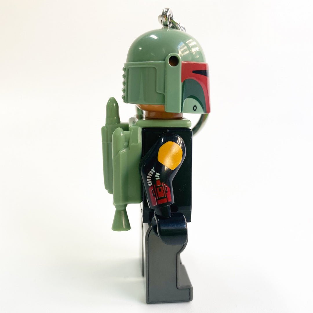 brelok z latarką LEGO Star Wars Boba Fett w kształcie postaci z hełmem i plecakiem rakietowym