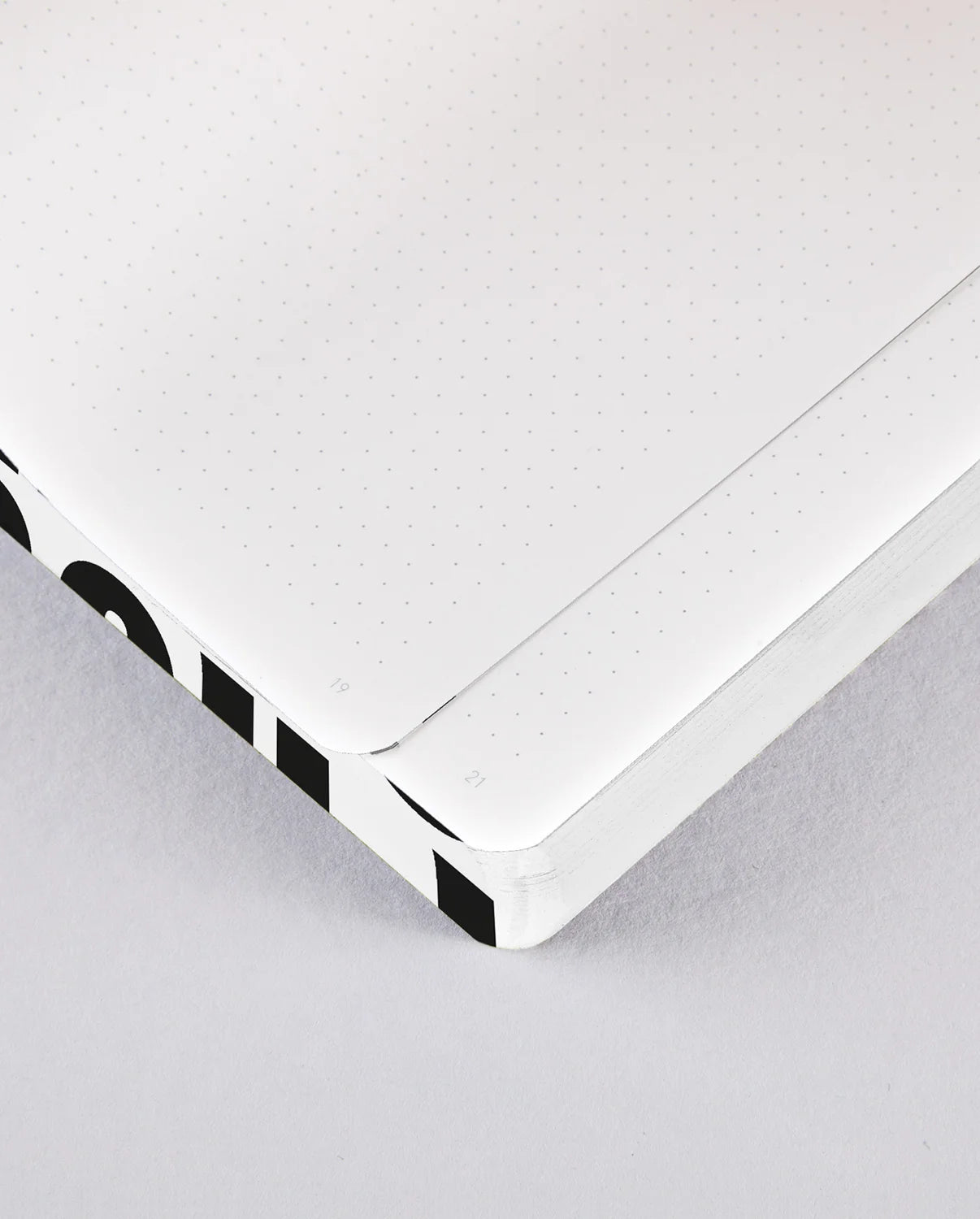 Notatnik work in progress z perforowanymi stronami i minimalistyczną okładką od BV JACOB COMPANY