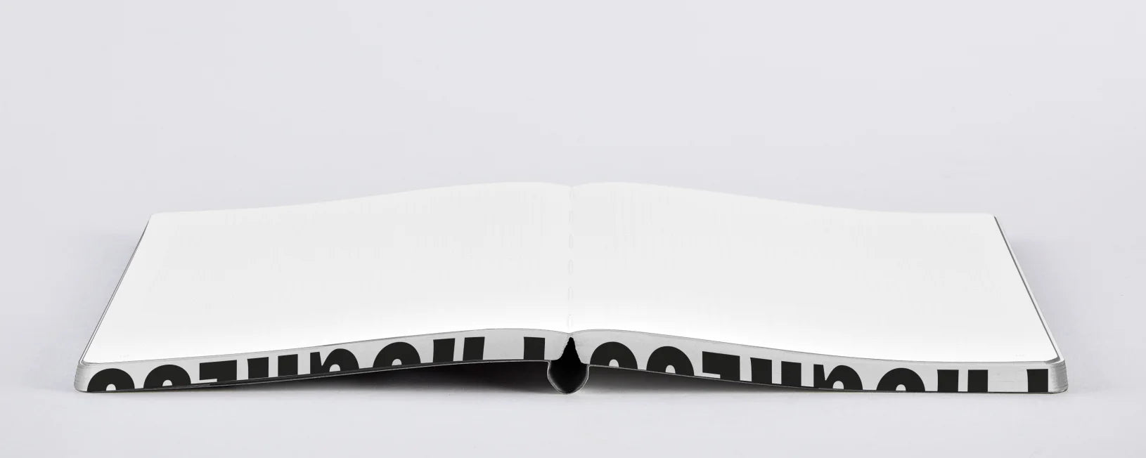 Notatnik work in progress marki BV JACOB COMPANY otwarty na białych kartkach na jasnym tle