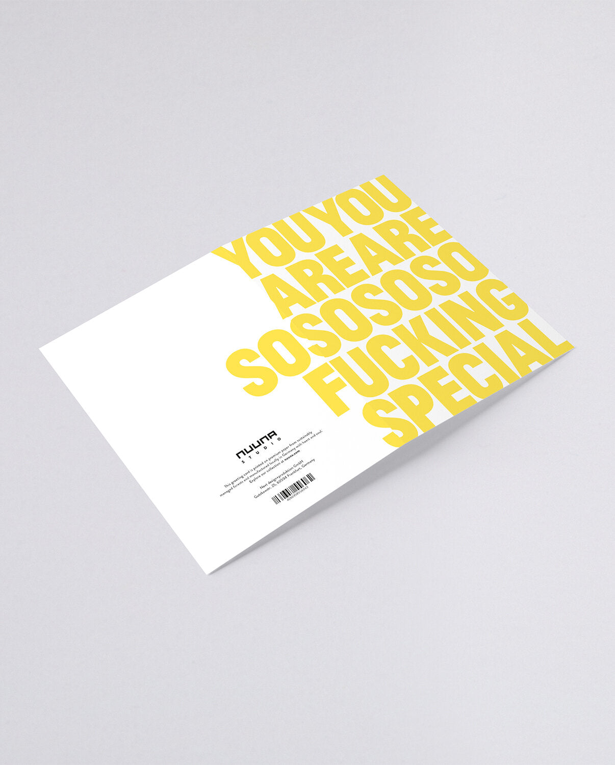 Kartka okolicznościowa z napisem You You Are Are So So So So Fucking Special w kolorze żółtym