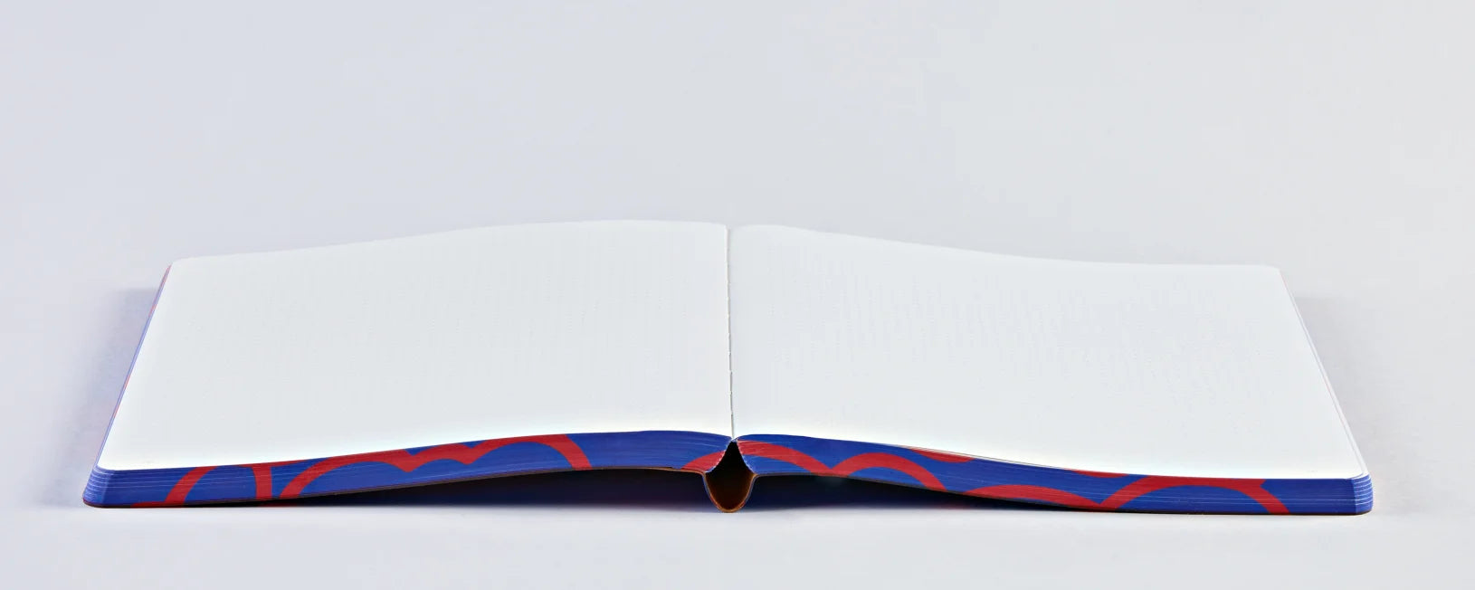 Otwarty notatnik graficzny Heaven z pustymi białymi stronami i kolorową okładką BV JACOB COMPANY