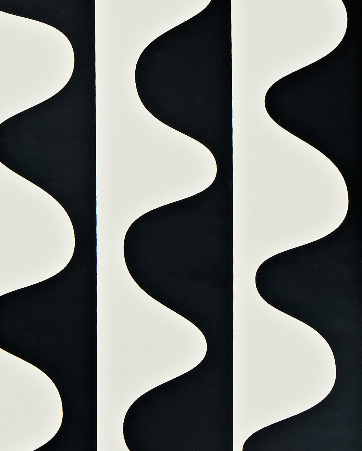 Czarno-biały wzór z falującymi liniami na okładce notatnika Bébé Sucré S od BV JACOB COMPANY