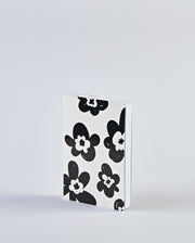 Notatnik kwiatowy mały od BV JACOB COMPANY z czarno-białym wzorem kwiatów na okładce
