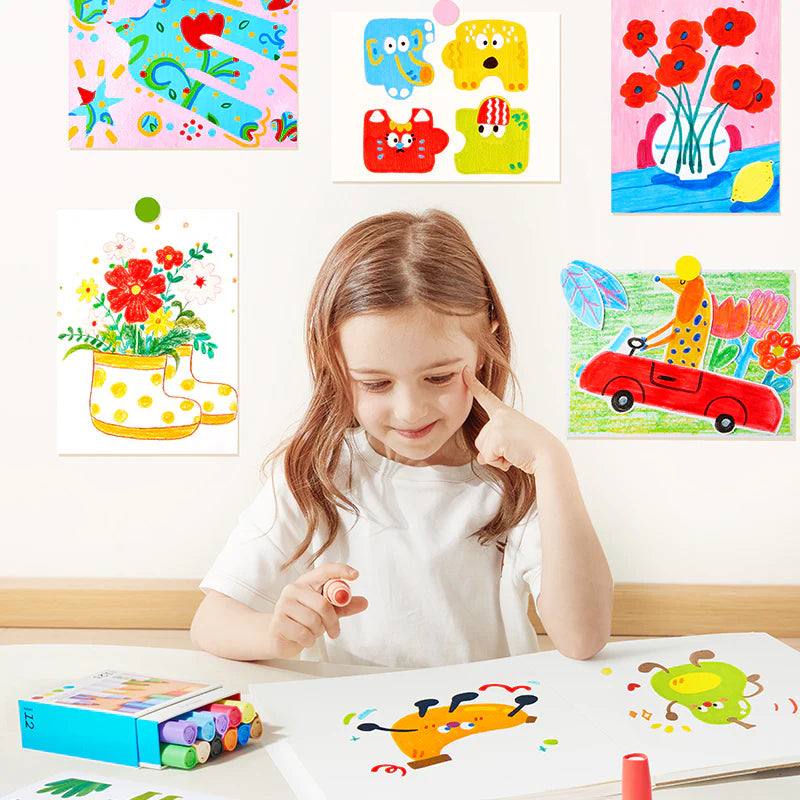 Dziecko rysujące z kolorowymi markerami na blok rysunkowy dla dzieci 60 kartek Yamann