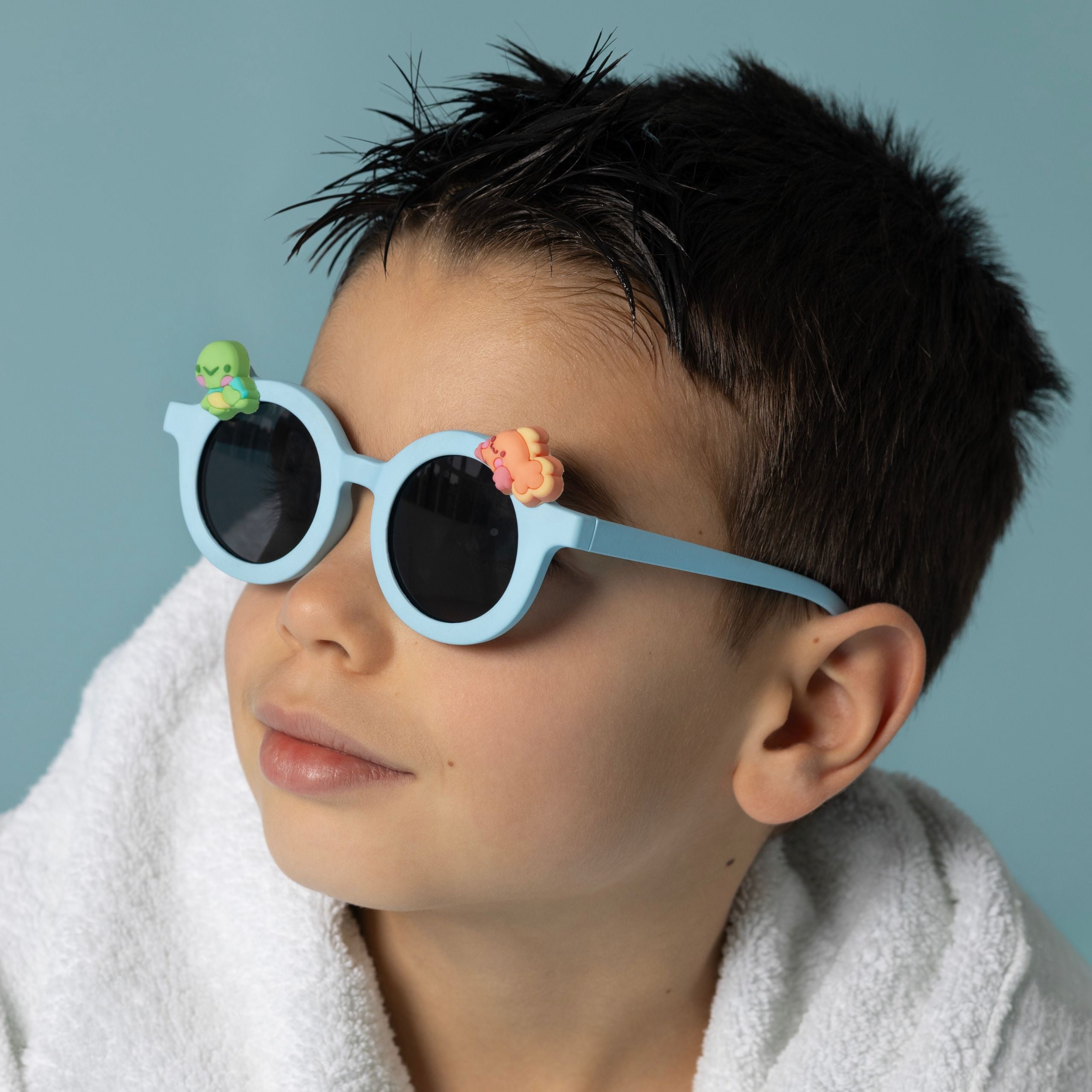 Okulary przeciwsłoneczne dla dzieci SumSun niebieskie z dekoracjami na oprawkach