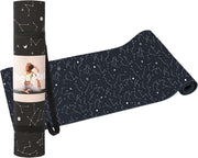 Mata do jogi cosmos z wzorem konstelacji na ciemnym tle od WABOBA AB