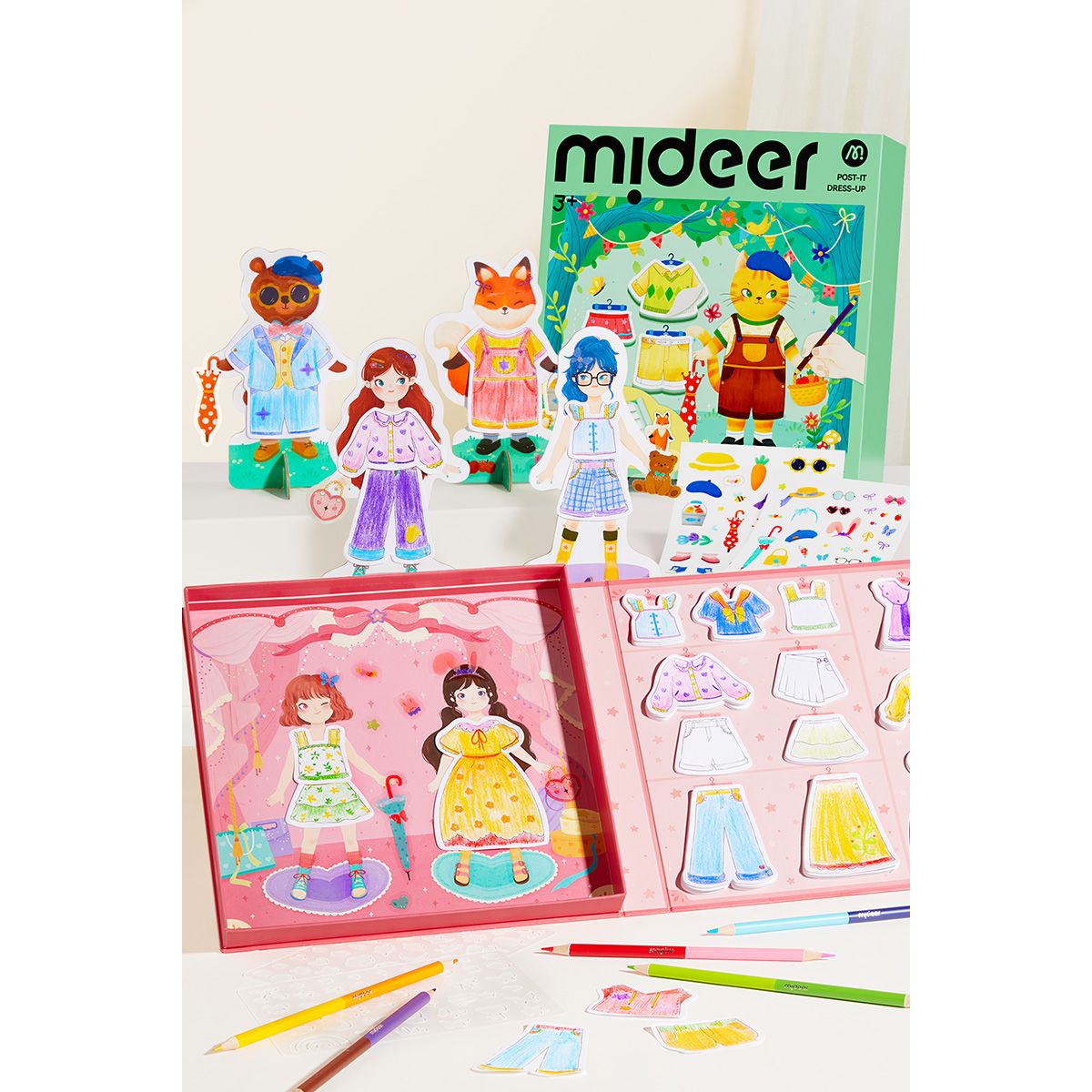 Kolorowanka i przebieranka dla dziewczynek z drewnianymi lalkami i ubrankami do zmiany stylu