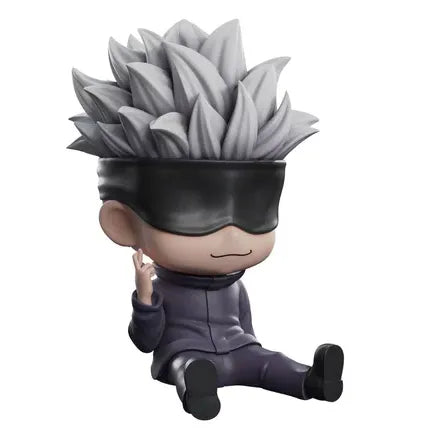 Skarbonka Jujutsu Kaisen Plastoy w kształcie postaci z szarą fryzurą i opaską na oczy