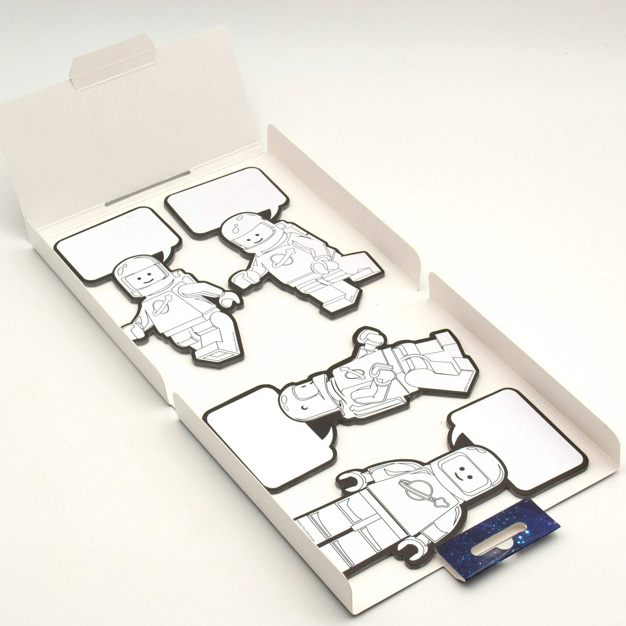 Samoprzylepne karteczki LEGO kosmos w kształcie czarno-białych postaci astronautów z dymkami do notatek