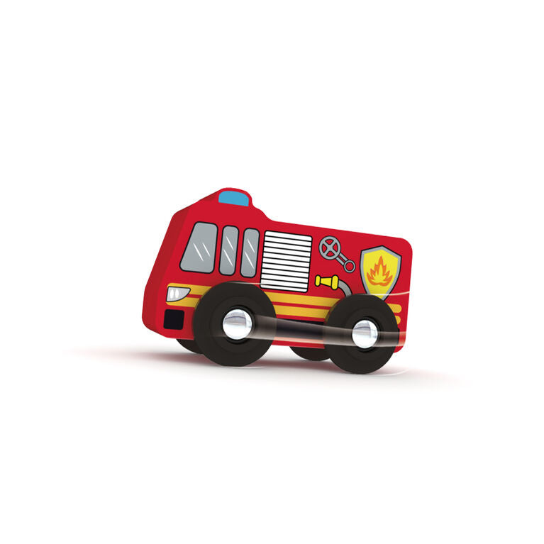 Czerwone drewniane autko dla dzieci w kształcie wozu strażackiego z detalami straży pożarnej