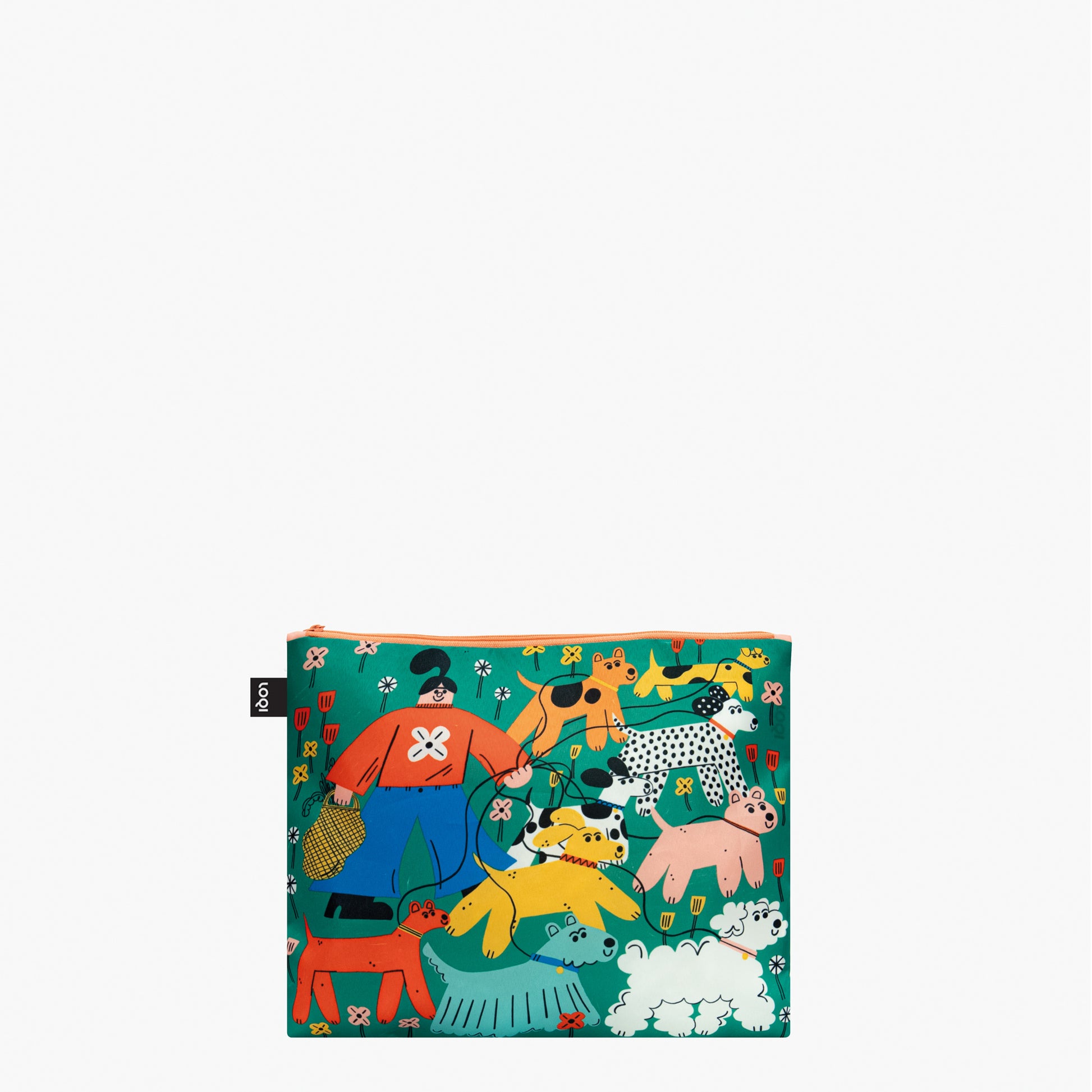 Kolorowy zestaw saszetek LOQI dla dzieci i dorosłych z wzorem postaci i zwierząt na zielonym tle