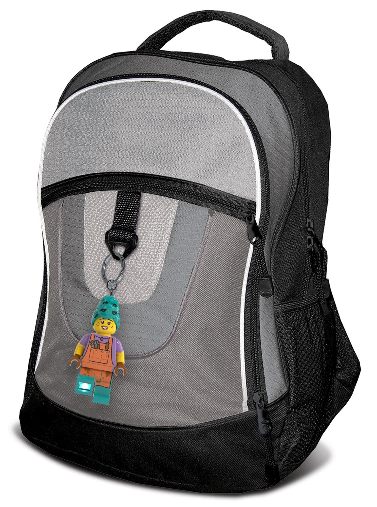 Szary plecak z brelokiem z latarką LEGO Garncarka zawieszonym na przedniej kieszeni