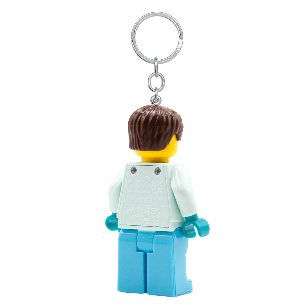 Brelok LEGO latarka pielęgniarz z postacią LEGO w niebieskich spodniach i białej bluzie