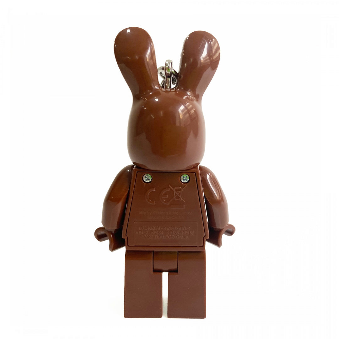 Brązowa figurka brelok królika MOB z metalowym kółkiem do kluczy z tyłu