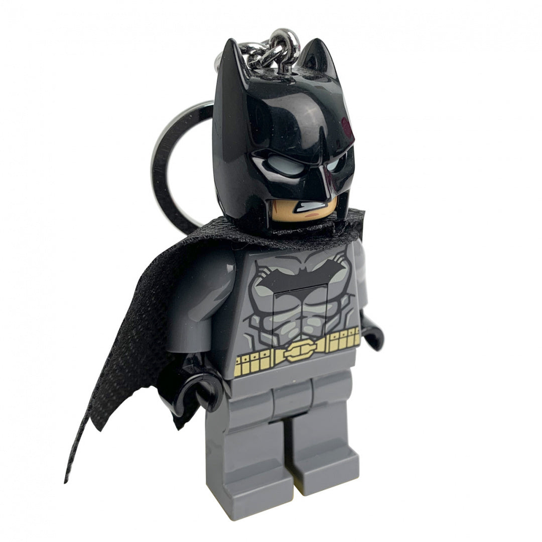 Brelok LEGO Batman z czarnym kapturem i szarą zbroją na brelok MOB