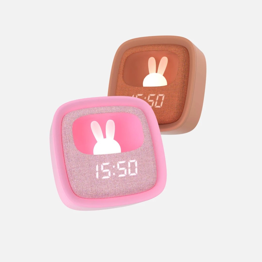 Budzik z lampką dziecięcy w kształcie króliczka w kolorze różowym i brązowym od WABOBA AB