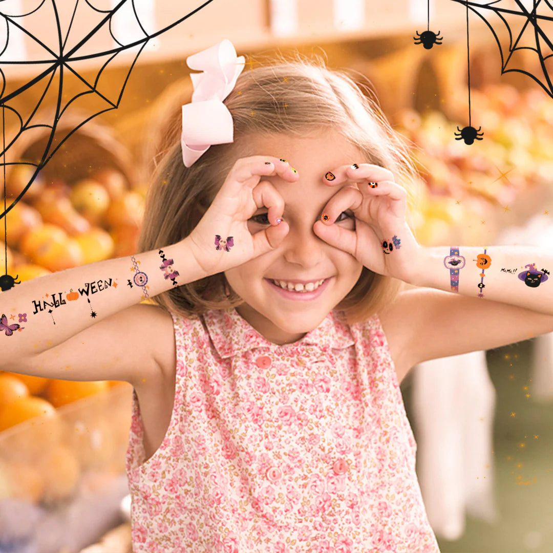 Tatuajes de Halloween y pegatinas para uñas en una bolsa