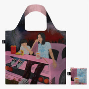 Torba LOQI Shuaitong Zong Immigrant Rêverie z ilustracją osoby i dziecka siedzących na różowym samochodzie