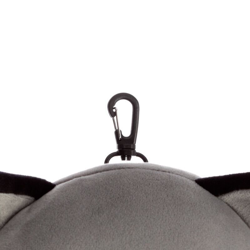 Szara pluszowa poduszka podróżna z opaską na oczy i mocowaniem na karabińczyk firmy Puckator