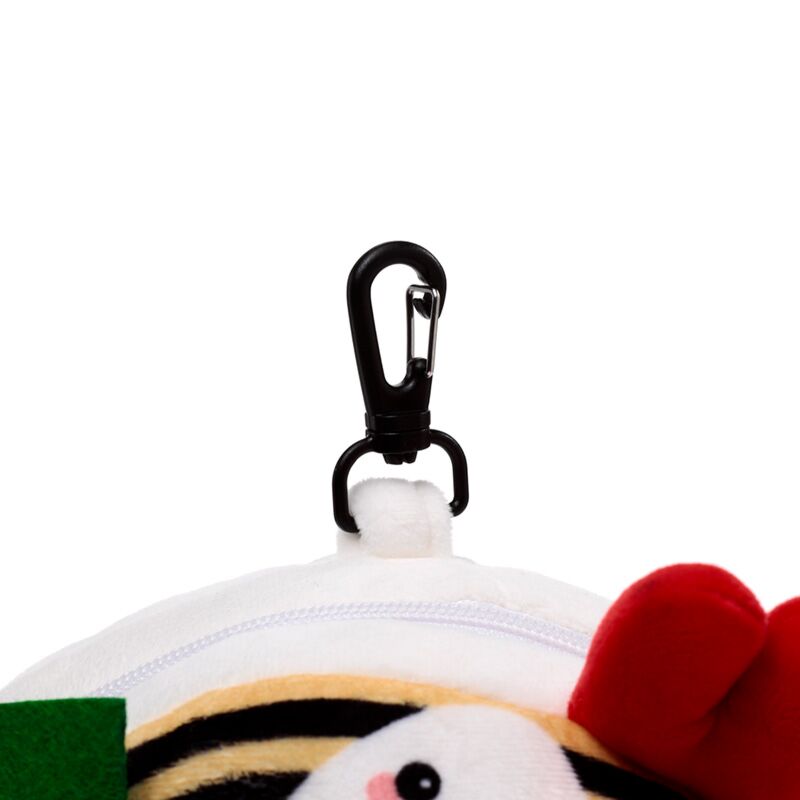 Zawieszka z czarnym karabińczykiem na pluszowa poduszka podróżna z opaską na oczy