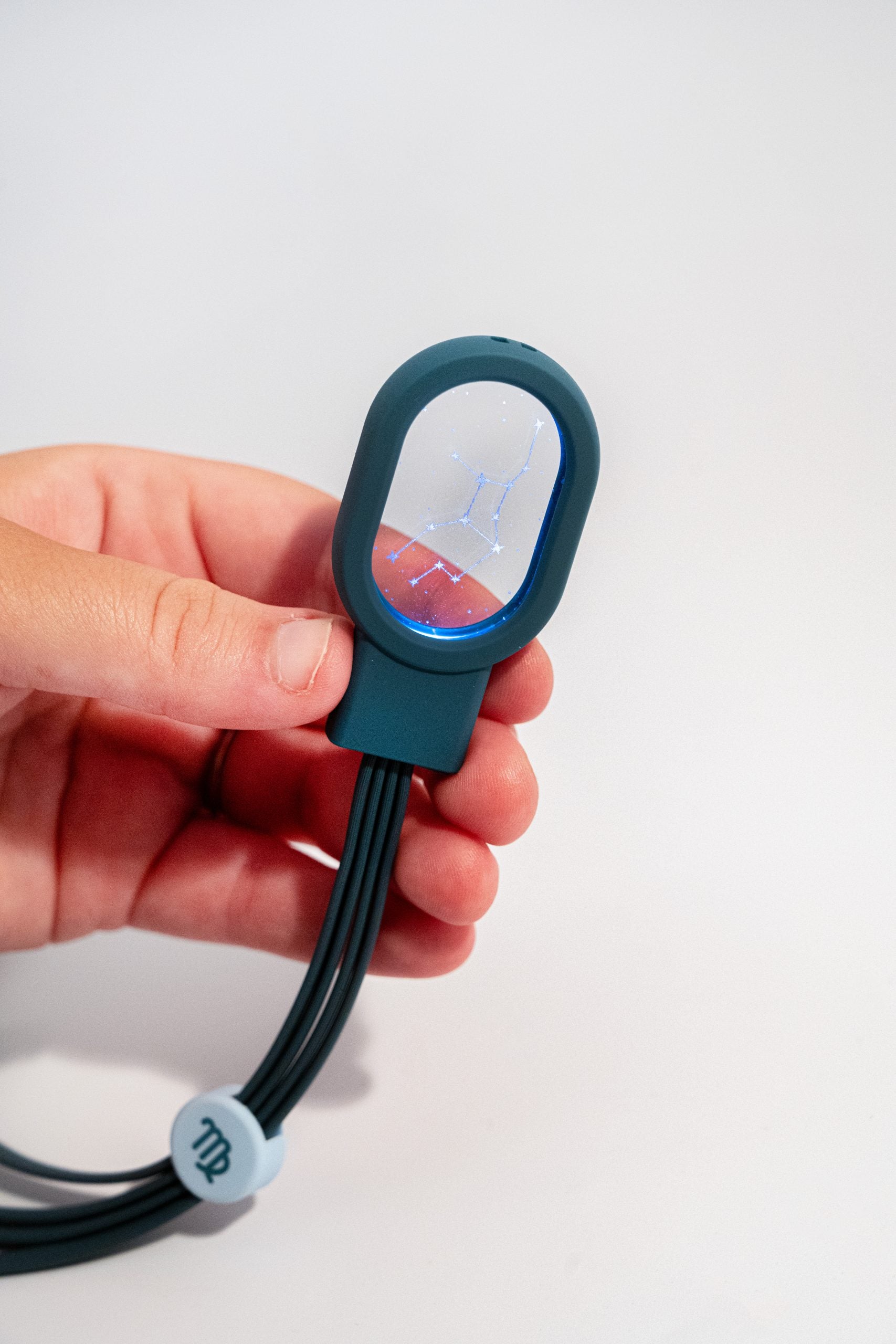 Kabel 5 w 1 Bliźnięta od WABOBA AB z unikalnym designem i praktycznym uchwytem w kolorze niebieskim