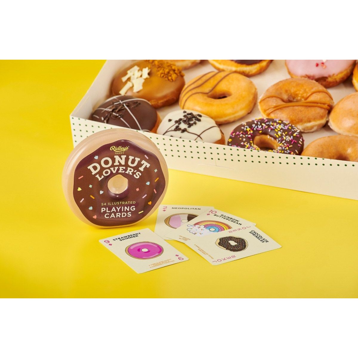 Karty do gry z motywem donutów od BV JACOB COMPANY z ilustracjami kolorowych pączków