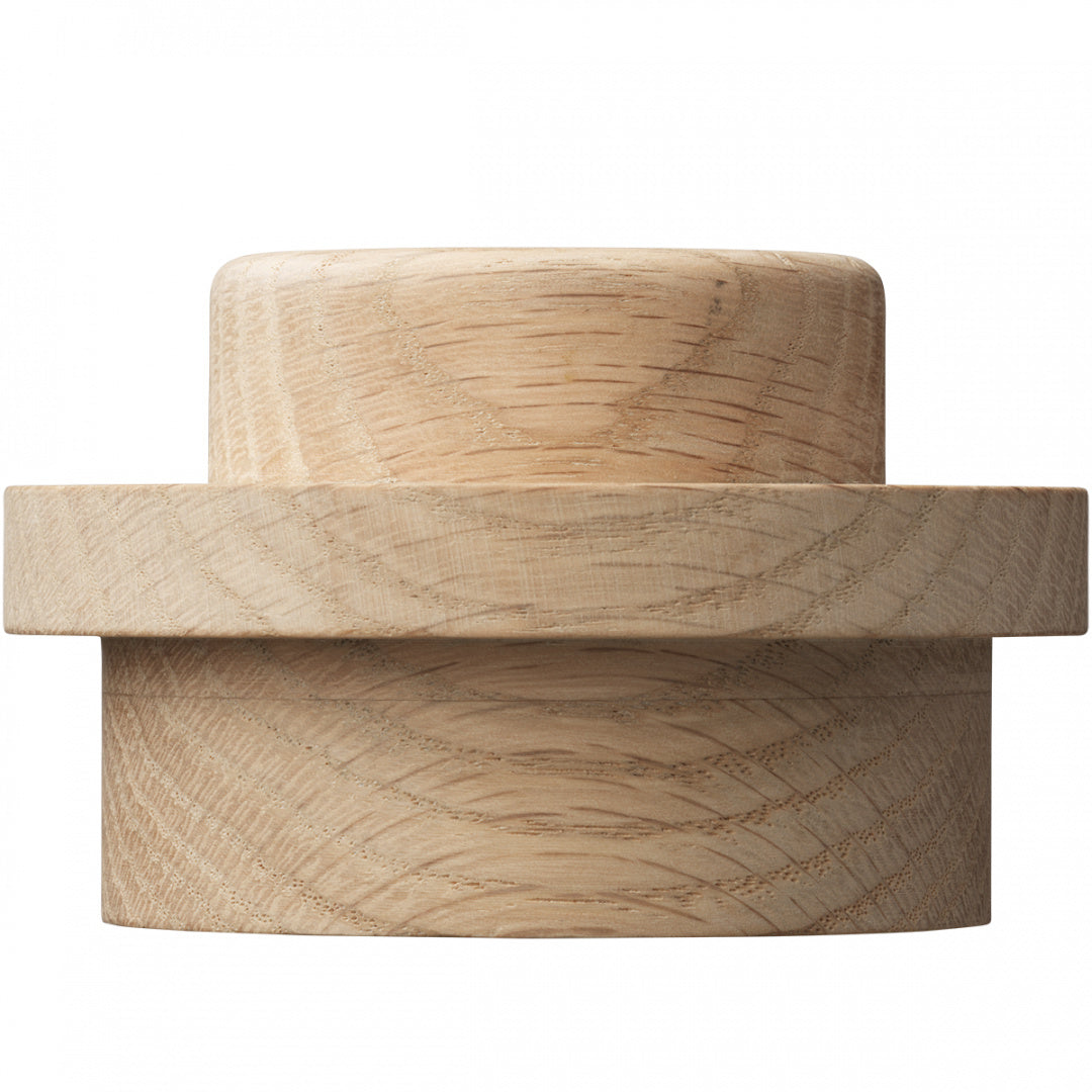 Drewniane wieszaki LEGO od BV JACOB COMPANY naturalne o gładkiej powierzchni i prostej formie