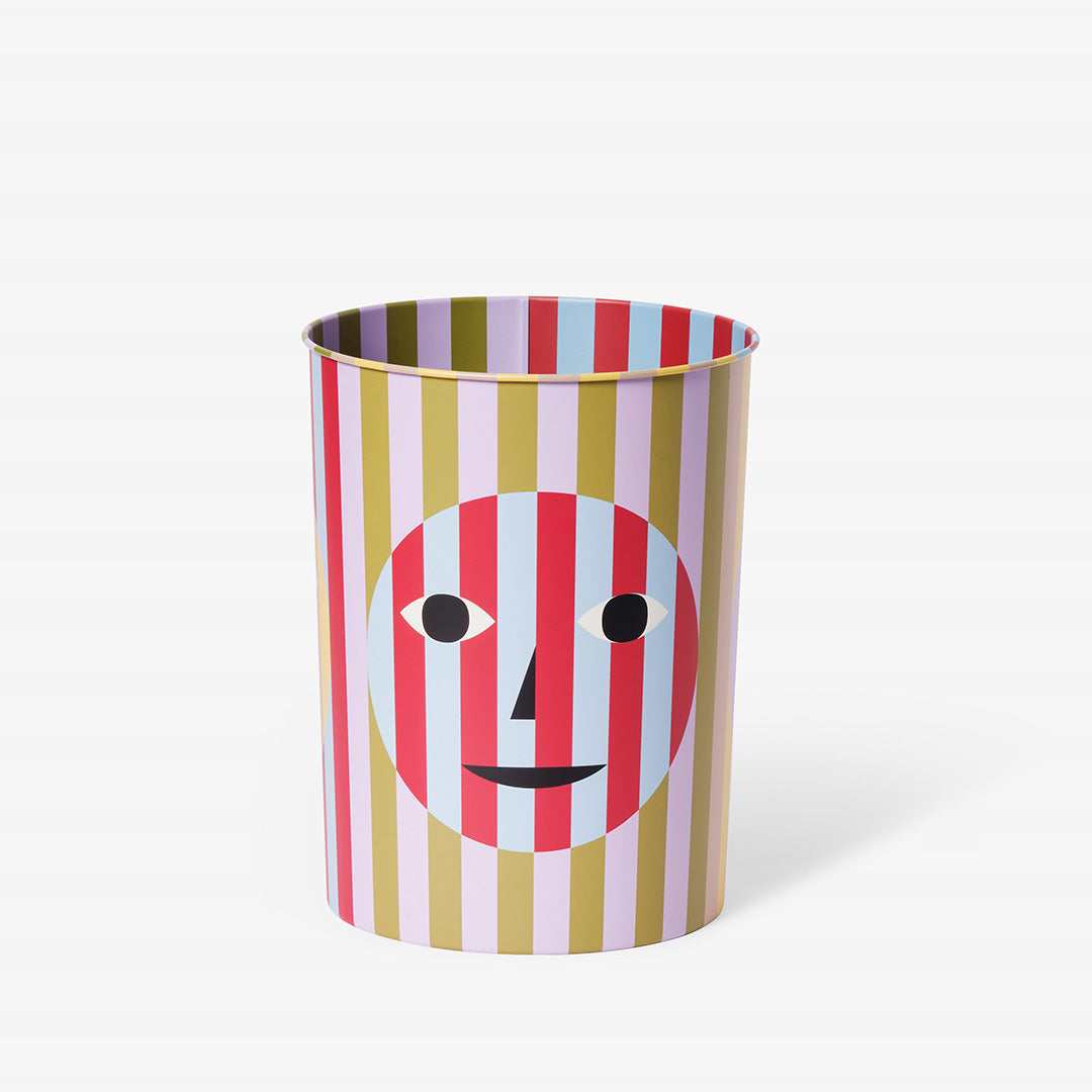 Kolorowy kosz na śmieci design z nadrukiem twarzy w paski od Areaware