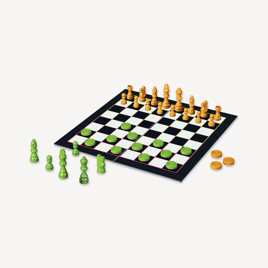 Zestaw szachy i warcaby zestaw z drewnianymi figurowymi pionkami na czarno-białej planszy