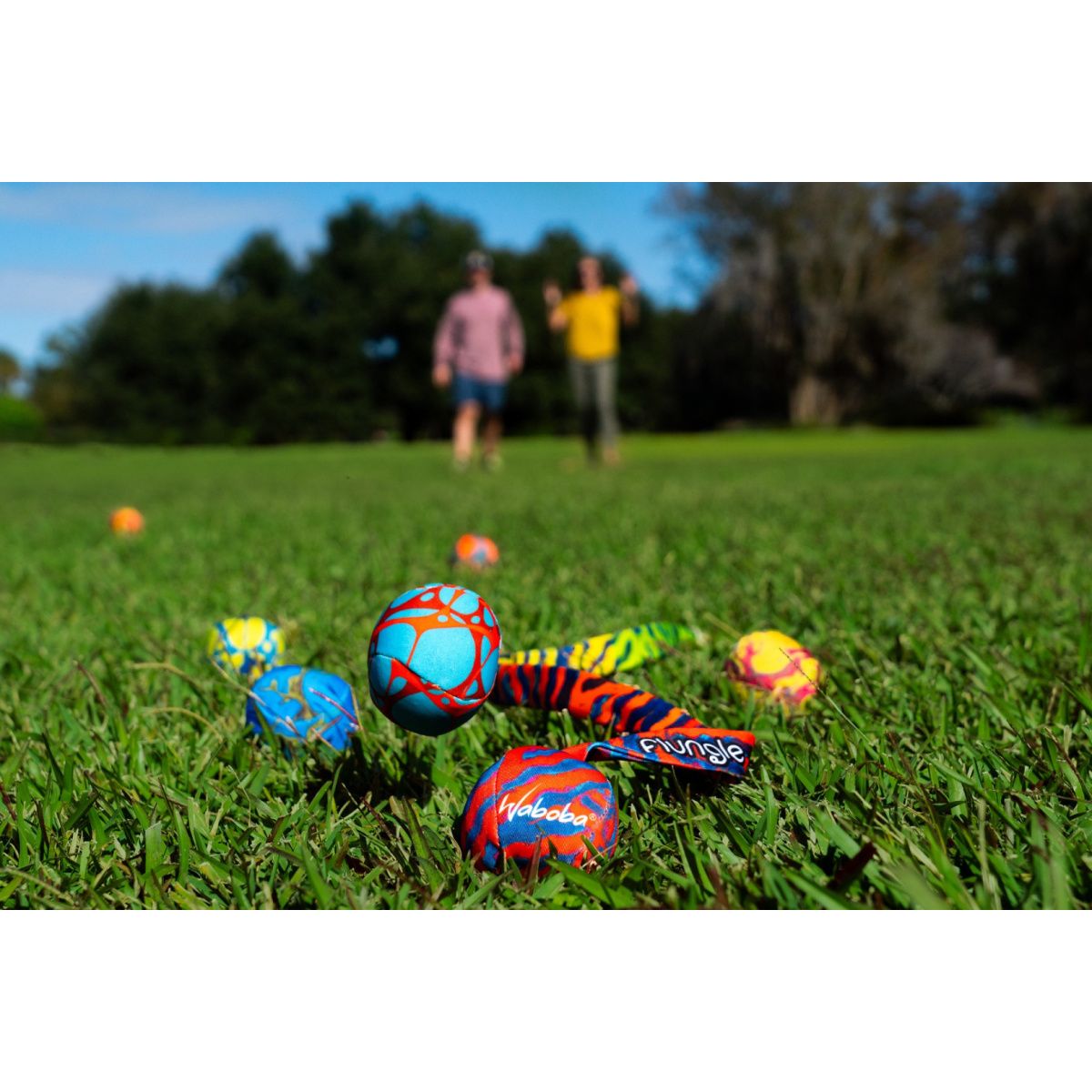 Gra zręcznościowa Waboba Flungle z kolorowymi piłkami i elementami do zabawy na trawie na świeżym powietrzu