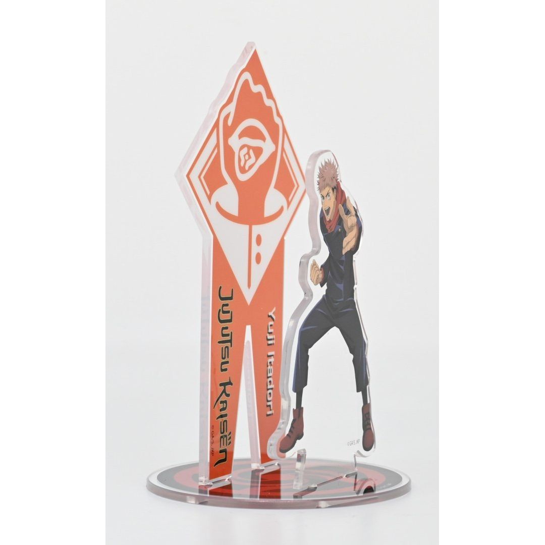 Figurka Yuji Itadori Jujutsu Kaisen stojąca na okrągłej podstawce wykonana z przezroczystego materiału