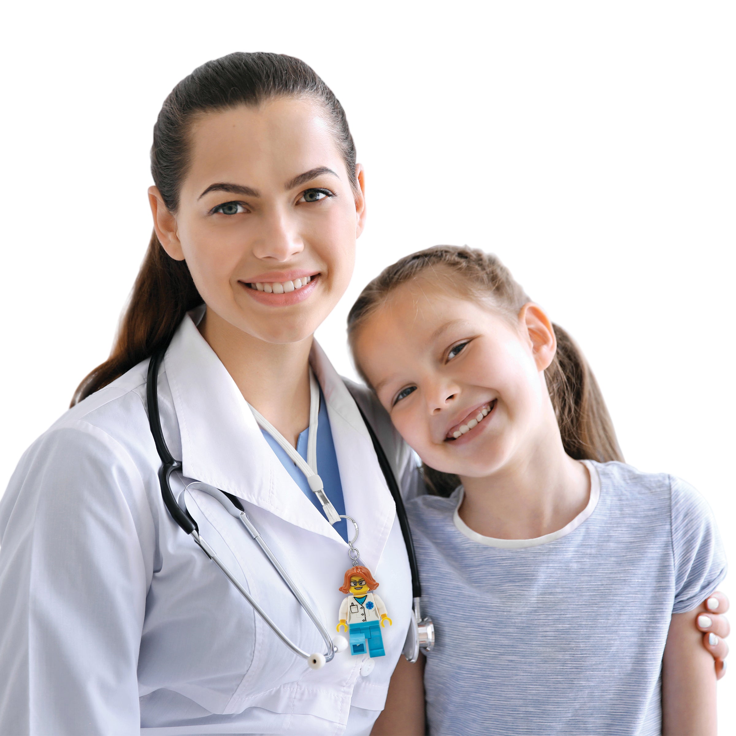 Lekarka z brelok lego latarka lekarka nosząca biały fartuch i stetoskop razem z uśmiechniętym dzieckiem